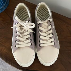 Taos Plim Soul Sneaker size 7.5 wide. Brand New.